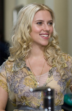 Scarlett Johansson volta à Broadway com personagem que foi de Elizabeth Taylor