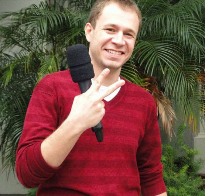 Nas redes sociais, Tiago Leifert mostra personalidade forte e está sempre palpitando sobre os acontecimentos do mundo. Sem papas na língua, de vez em quando causa muita polêmica, mas é muito querido pelos internautas, possuindo quase milhões de seguidores em sua página no Instagram. Bastante influente, não é? Mas desde que passou a apresentar o BBB, o jornalista está mais contido e aparece só quando é realmente necessário. Nas redes sociais, Tiago Leifert mostra personalidade forte e está sempre palpitando sobre os acontecimentos do mundo. Sem papas na língua, de vez em quando causa muita polêmica, mas é muito querido pelos internautas, possuindo quase milhões de seguidores em sua página no Instagram. Bastante influente, não é? Mas desde que passou a apresentar o BBB, o jornalista está mais contido e aparece só quando é realmente necessário.