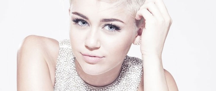 Miley Cyrus ganha elogios de Jon Cryer por <i>Two and a Half Men</i>