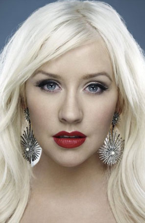 Assista ao novo clipe, <i>Your Body</i>, de Christina Aguilera!
