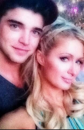 Paris Hilton curte <i>show</i> de Justin Bieber