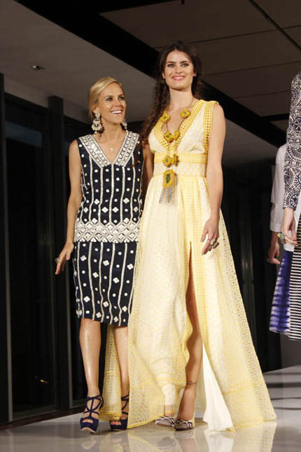 Isabeli Fontana desfila para a <i>Tory Burch</i> em São Paulo