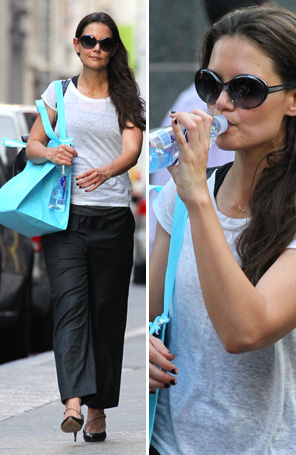 Katie Holmes passeia em Nova York