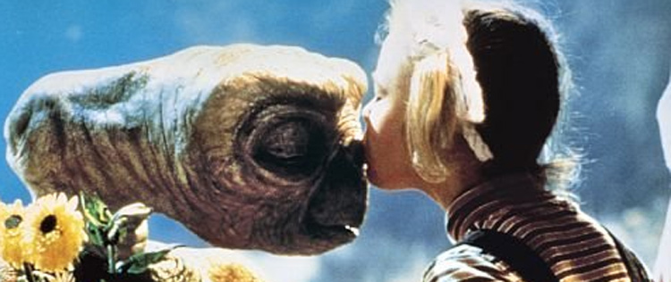 Ator de <i>E.T</i> diz que Drew Barrymore acreditava que alienígena era real