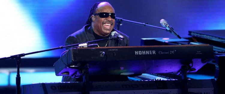 Stevie Wonder passará o Natal no Brasil, diz colunista