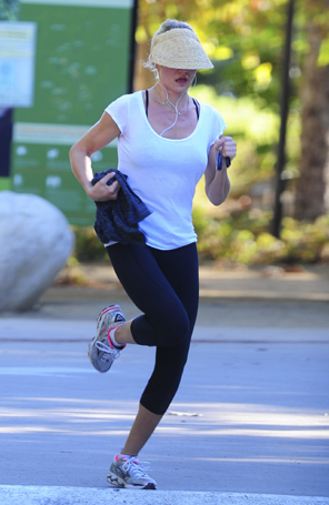 Cameron Diaz é clicada praticando corrida