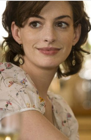 Anne Hathaway doa dinheiro das fotos de seu casamento