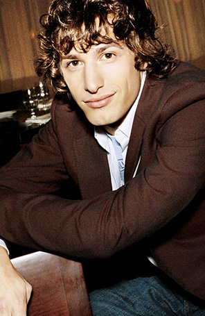 Andy Samberg vai estrelar nova série do criador de <i>Parks & Recreation</i>