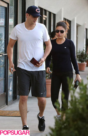 Mila Kunis e Ashton Kutcher vão juntos a spa para os pés
