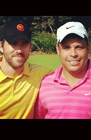 Ronaldo posa ao lado de Ryan Reynolds