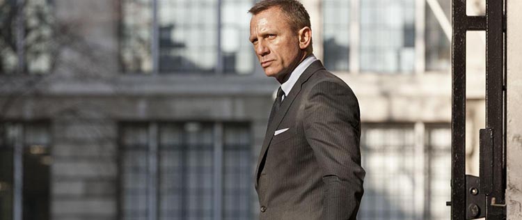 Daniel Craig se sente incomodado com título de símbolo sexual