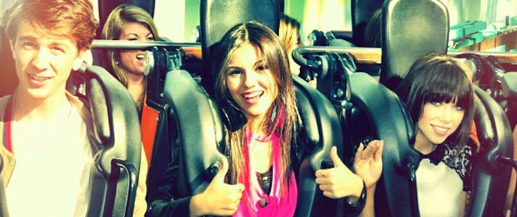 Victoria Justice promove filme em <i>shopping</i>