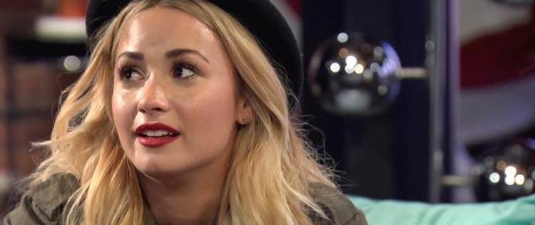 Demi Lovato cai no choro em episódio de <i>The X Factor USA</i>