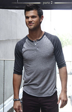 - <i>Não vou sentir falta de tirar a camisa</i>, afirma Taylor Lautner