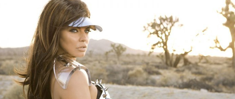 Fergie revela já ter ficado com integrante do <i>Black Eyed Peas</i>
