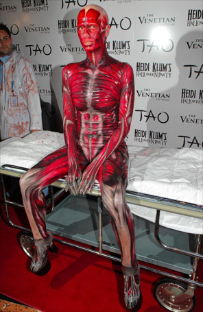 Heidi Klum conta qual a sua fantasia de <i>Halloween</i> favorita