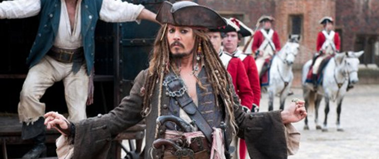 Johnny Depp dança <I>hit</i> do <I>Village People</i> em festa