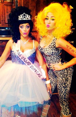 Saiba do que Miley Cyrus se fantasiou no Dia das Bruxas!
