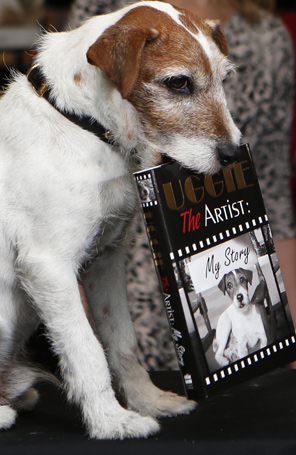 Cãozinho de <i>O Artista</i> lança biografia dedicada à Reese Whiterspoon