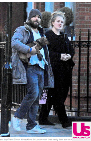 Adele é vista pela primeira vez após o parto