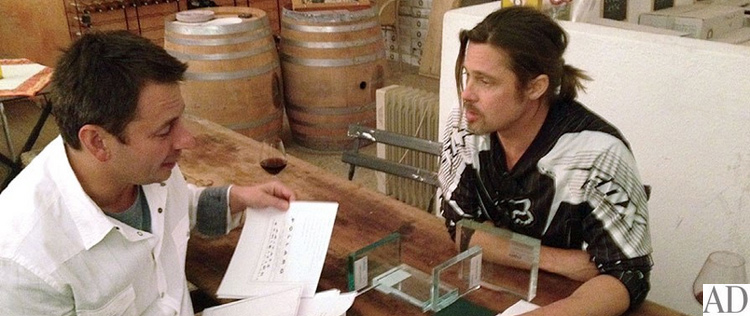Brad Pitt se lança como <i>designer</i> de movéis ao lado de Frank Pollaro