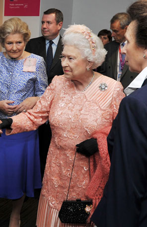 Vestido de Rainha Elizabeth II para Olimpíadas foi feito em total sigilo