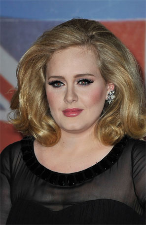 Adele confessa que sente atração pelo Príncipe Harry: <i>- eu iria atrás dele</i>