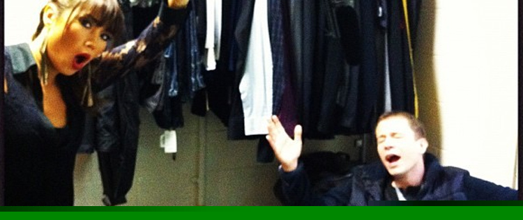 Tiago Leifert canta Mariah Carey nos bastidores do <i>The Voice Brasil</i>