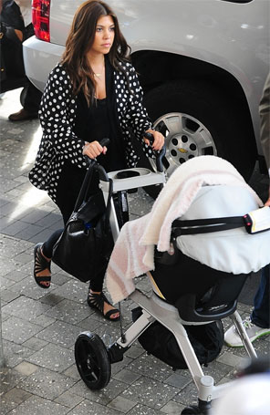 Kourtney Kardashian veste os filhos com roupas <i>Stella McCartney</i>