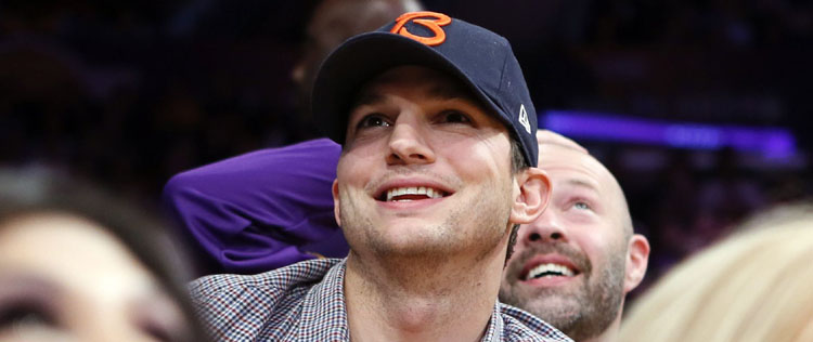 Ashton Kutcher vai a jogo de basquete