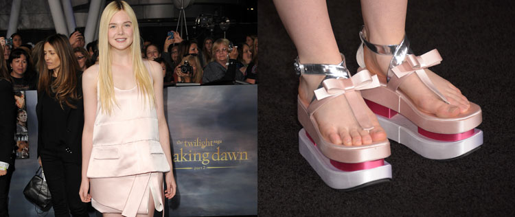Elle Fanning chama a atenção com sapatos da <i>Prada</i>