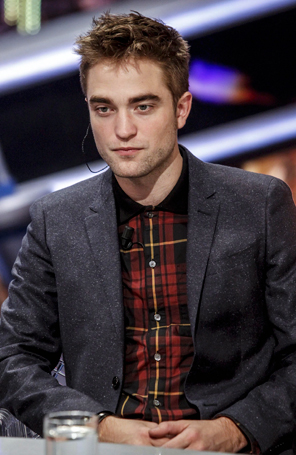 Robert Pattinson colocaria morsa em cenas de sexo de <i>Amanhecer</i>