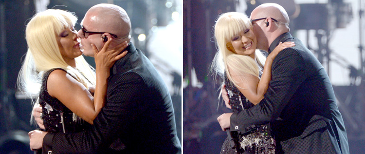 Christina Aguilera e Pitbull quase se beijam em apresentação