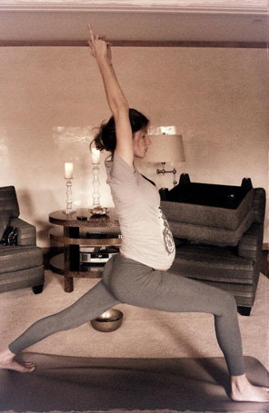 Gisele Bündchen divulga foto em que aparece fazendo ioga