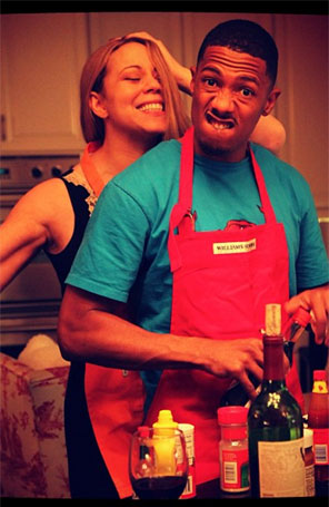 Mariah Carey posta foto em que aparece cozinhando com o marido
