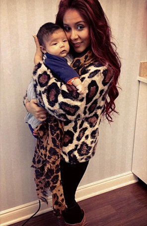 Snooki comemora aniversário ao lado do filho