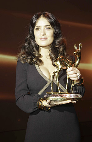 Salma Hayek recebe homenagem na Alemanha