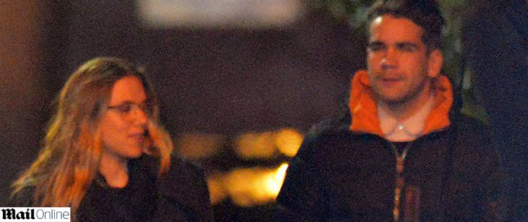 Scarlett Johansson é clicada com suposto novo namorado