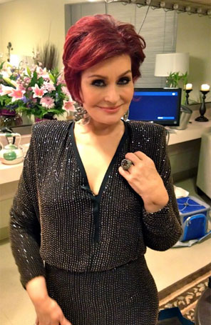 Simon Cowell quer Sharon Osbourne em painel de <i>talent show</i> de cachorros