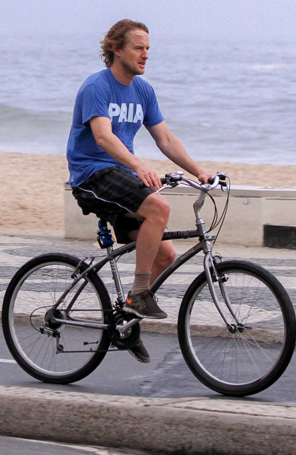 Owen Wilson passeia pelo Rio de Janeiro de bicicleta
