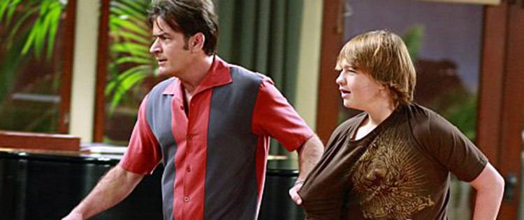 Charlie Sheen convida Jake de <i>Half Men</i> para a sua série