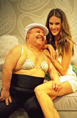 Alessandra Ambrósio é recebida em programa de TV por um anjo, entenda!