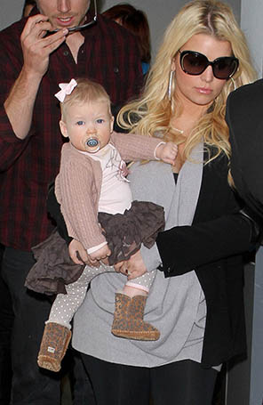 Jessica Simpson é vista pela primeira vez após notícia de gravidez