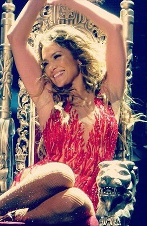 Jennifer Lopez adota performance mais comportada na Indonésia