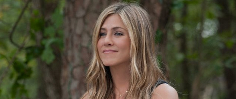 Jennifer Aniston compra árvore de Natal de três metros