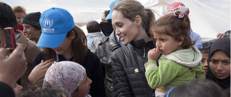Angelina Jolie visita refugiados da Jordânia