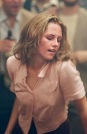 <i>- Isso foi a parte difícil do filme, tentar ser espontânea</i>, disse Kristen sobre <i>Na Estrada</i>