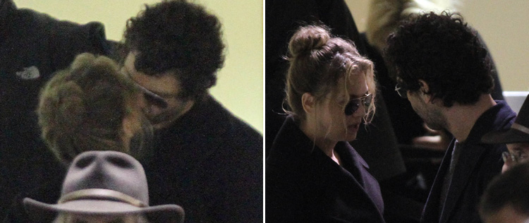 Renée Zellweger é flagrada beijando <I>affair</i>