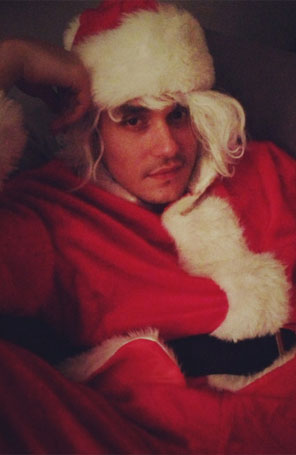 Katy Perry passa o Natal com John Mayer e mostra o cantor vestido de Papai Noel