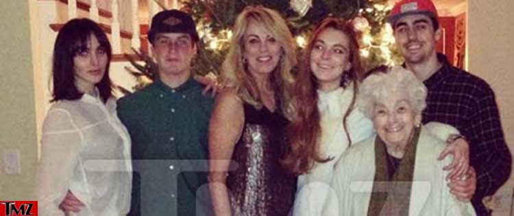 Lindsay Lohan celebra o Natal com a família